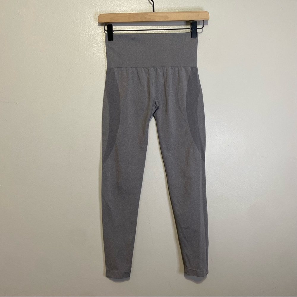 NVGTN Leggings Small Contour Seamless Graphite Gray Women's Workout Gym Pants